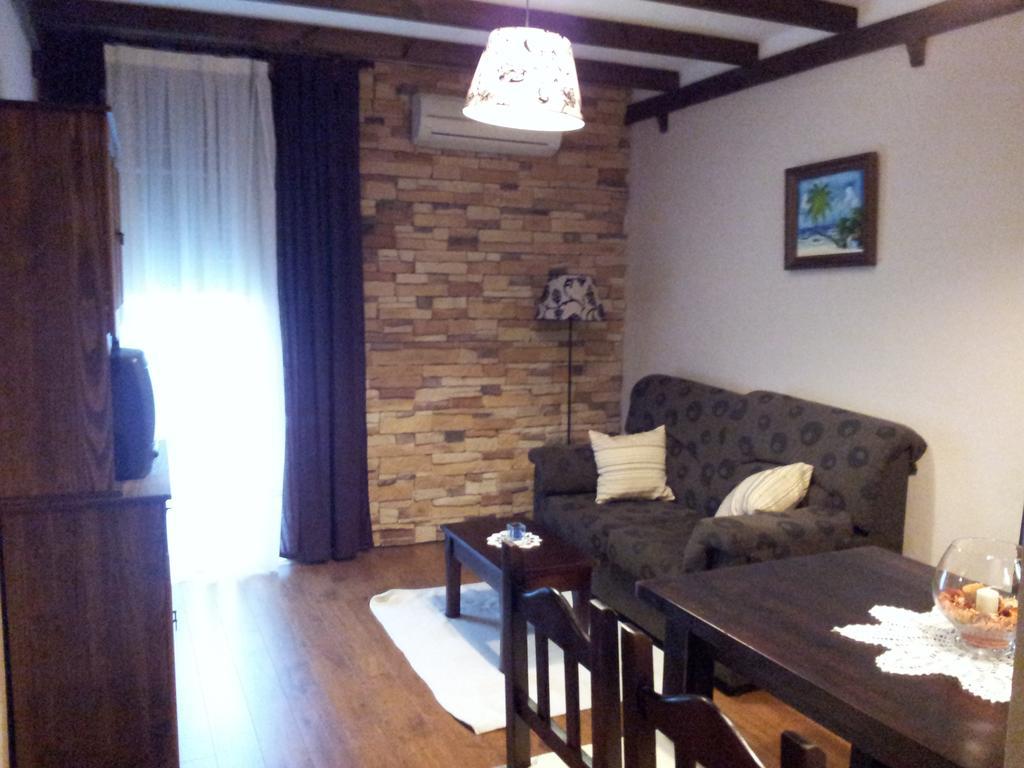 Apartamentos El Mirador Del Soto Sotoserrano Eksteriør bilde